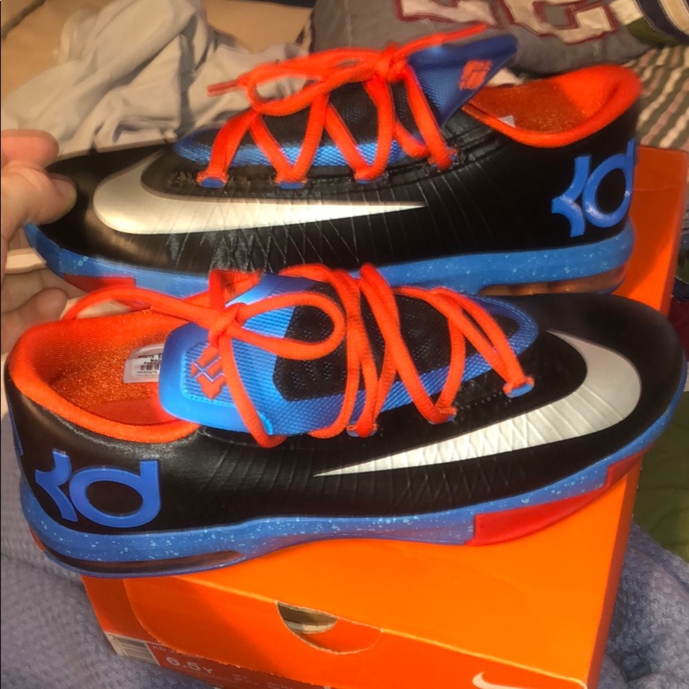 KD VI Thunder away colors